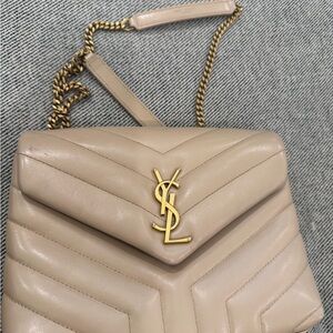 Yves Saint Laurent beige shoulder bag. Lolou model bag matelasse leather!